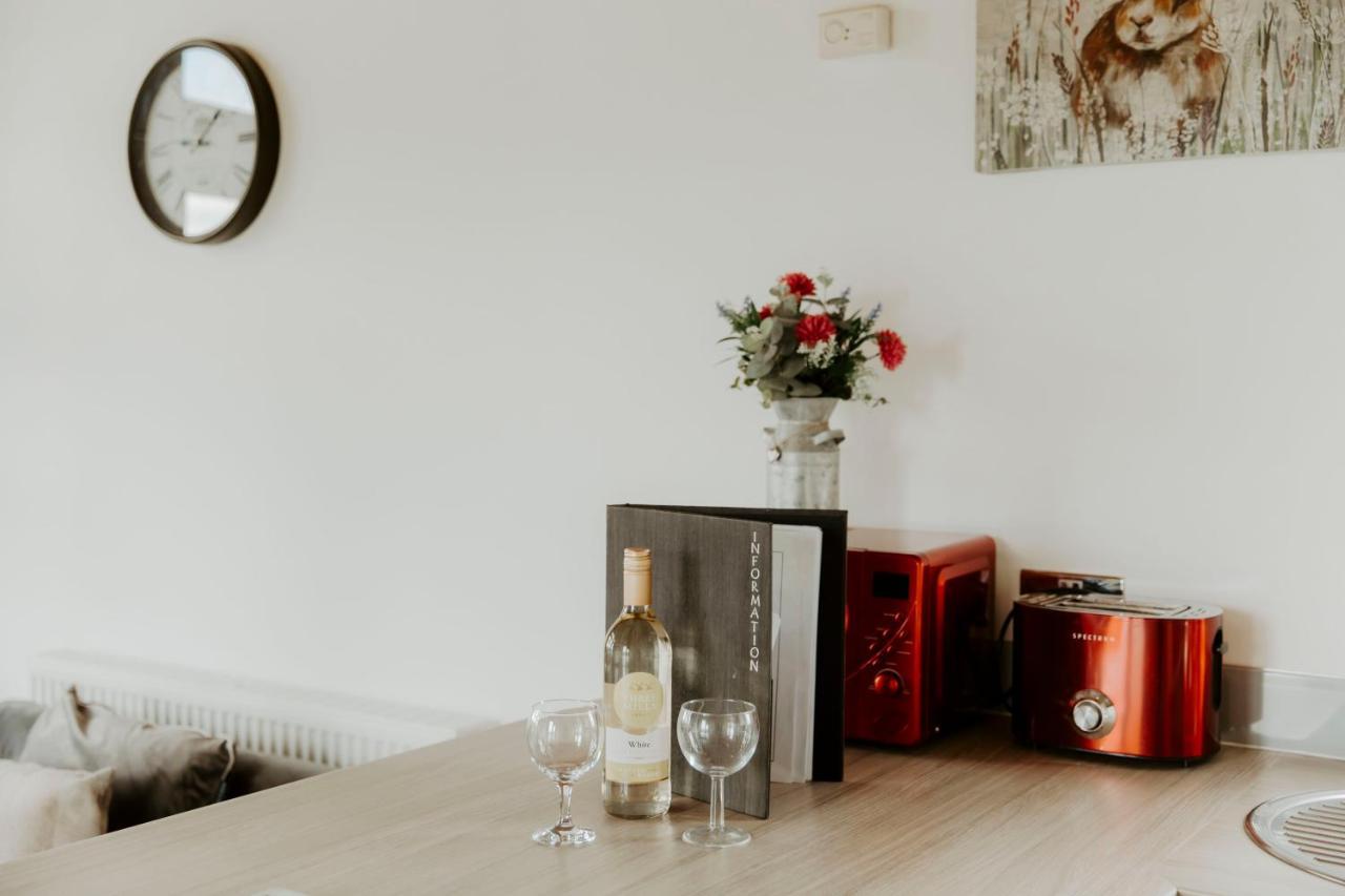 Fairview Farm Holiday Accommodation 14 Luxury Lodges, Cabins, Dog Friendly, Suitable For Couples, Families And Groups, Wedding Guests , Corporate Events, Sleeps 2-65 Guests In Ravenshead, Nottingham Near Sherwood Forest, Set In 88 Acres Dış mekan fotoğraf