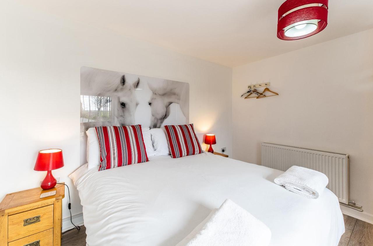Fairview Farm Holiday Accommodation 14 Luxury Lodges, Cabins, Dog Friendly, Suitable For Couples, Families And Groups, Wedding Guests , Corporate Events, Sleeps 2-65 Guests In Ravenshead, Nottingham Near Sherwood Forest, Set In 88 Acres Dış mekan fotoğraf