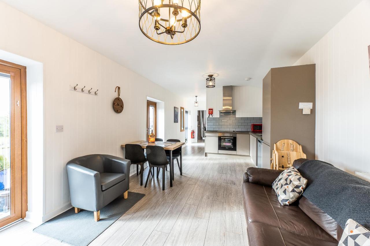 Fairview Farm Holiday Accommodation 14 Luxury Lodges, Cabins, Dog Friendly, Suitable For Couples, Families And Groups, Wedding Guests , Corporate Events, Sleeps 2-65 Guests In Ravenshead, Nottingham Near Sherwood Forest, Set In 88 Acres Dış mekan fotoğraf