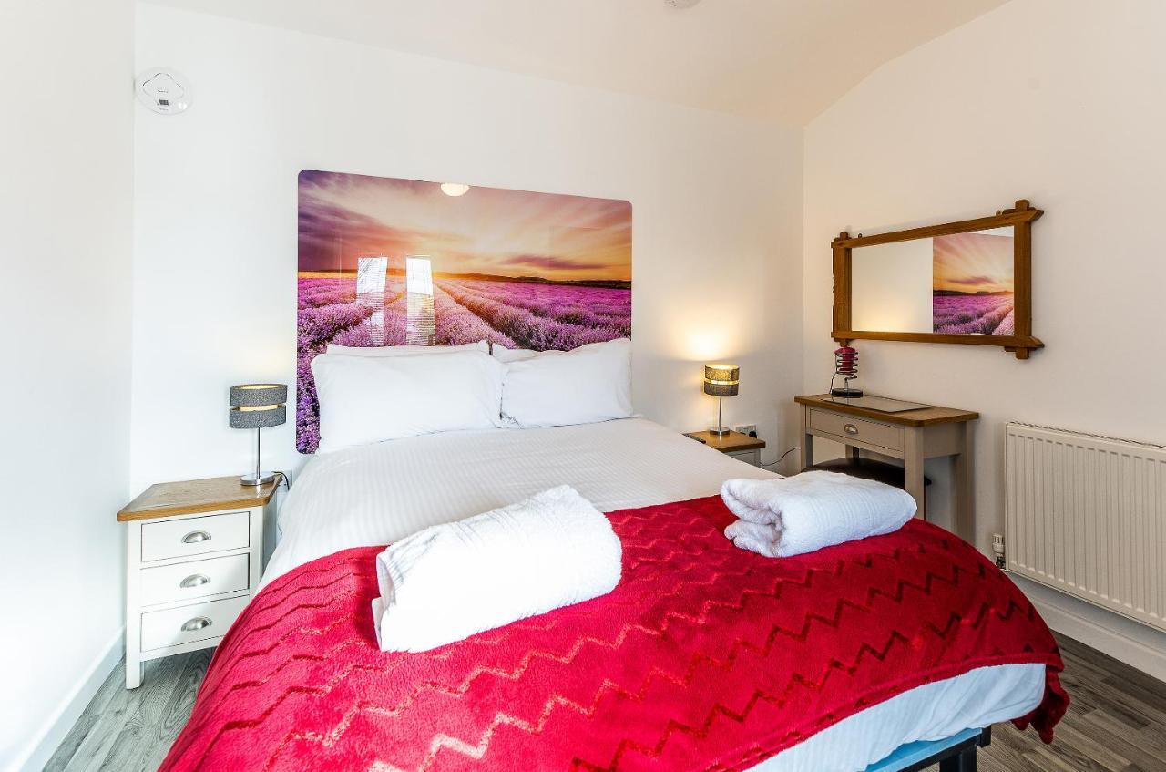 Fairview Farm Holiday Accommodation 14 Luxury Lodges, Cabins, Dog Friendly, Suitable For Couples, Families And Groups, Wedding Guests , Corporate Events, Sleeps 2-65 Guests In Ravenshead, Nottingham Near Sherwood Forest, Set In 88 Acres Dış mekan fotoğraf