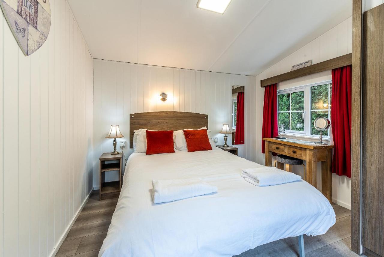 Fairview Farm Holiday Accommodation 14 Luxury Lodges, Cabins, Dog Friendly, Suitable For Couples, Families And Groups, Wedding Guests , Corporate Events, Sleeps 2-65 Guests In Ravenshead, Nottingham Near Sherwood Forest, Set In 88 Acres Dış mekan fotoğraf