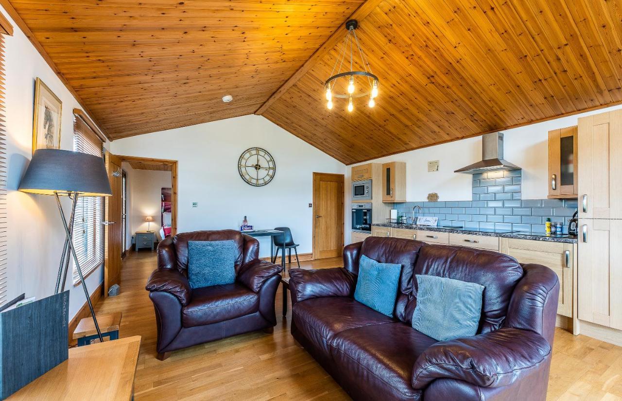Fairview Farm Holiday Accommodation 14 Luxury Lodges, Cabins, Dog Friendly, Suitable For Couples, Families And Groups, Wedding Guests , Corporate Events, Sleeps 2-65 Guests In Ravenshead, Nottingham Near Sherwood Forest, Set In 88 Acres Dış mekan fotoğraf