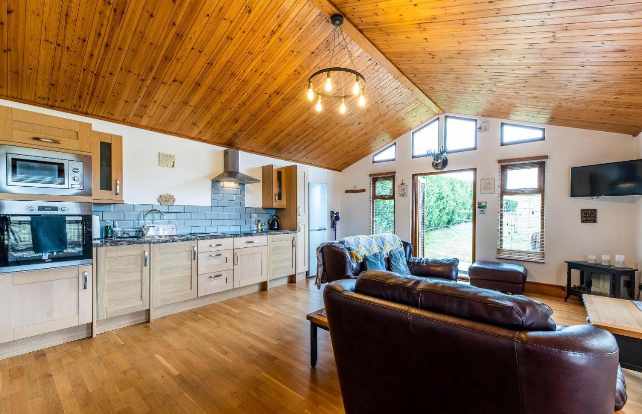 Fairview Farm Holiday Accommodation 14 Luxury Lodges, Cabins, Dog Friendly, Suitable For Couples, Families And Groups, Wedding Guests , Corporate Events, Sleeps 2-65 Guests In Ravenshead, Nottingham Near Sherwood Forest, Set In 88 Acres Dış mekan fotoğraf