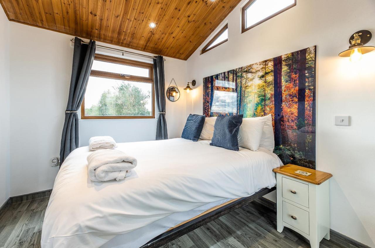 Fairview Farm Holiday Accommodation 14 Luxury Lodges, Cabins, Dog Friendly, Suitable For Couples, Families And Groups, Wedding Guests , Corporate Events, Sleeps 2-65 Guests In Ravenshead, Nottingham Near Sherwood Forest, Set In 88 Acres Dış mekan fotoğraf