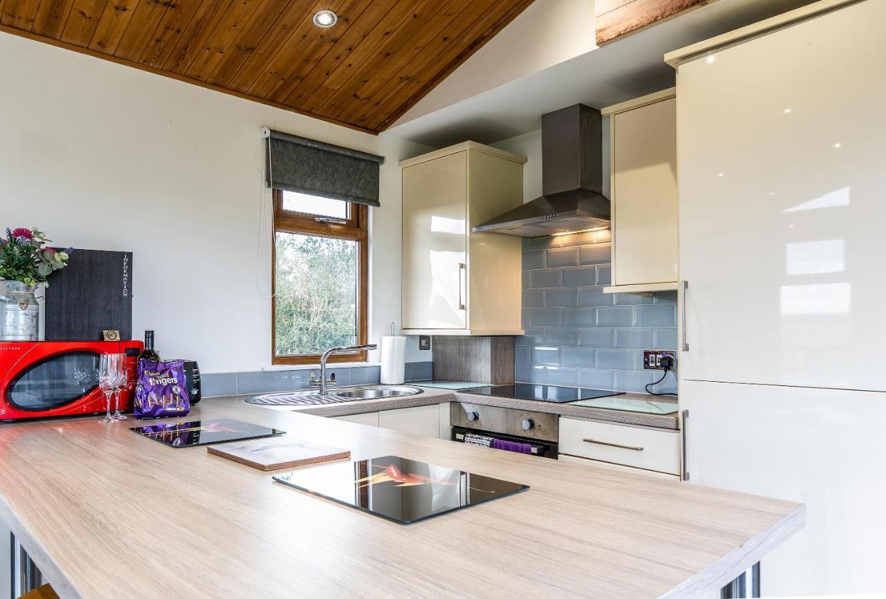 Fairview Farm Holiday Accommodation 14 Luxury Lodges, Cabins, Dog Friendly, Suitable For Couples, Families And Groups, Wedding Guests , Corporate Events, Sleeps 2-65 Guests In Ravenshead, Nottingham Near Sherwood Forest, Set In 88 Acres Dış mekan fotoğraf