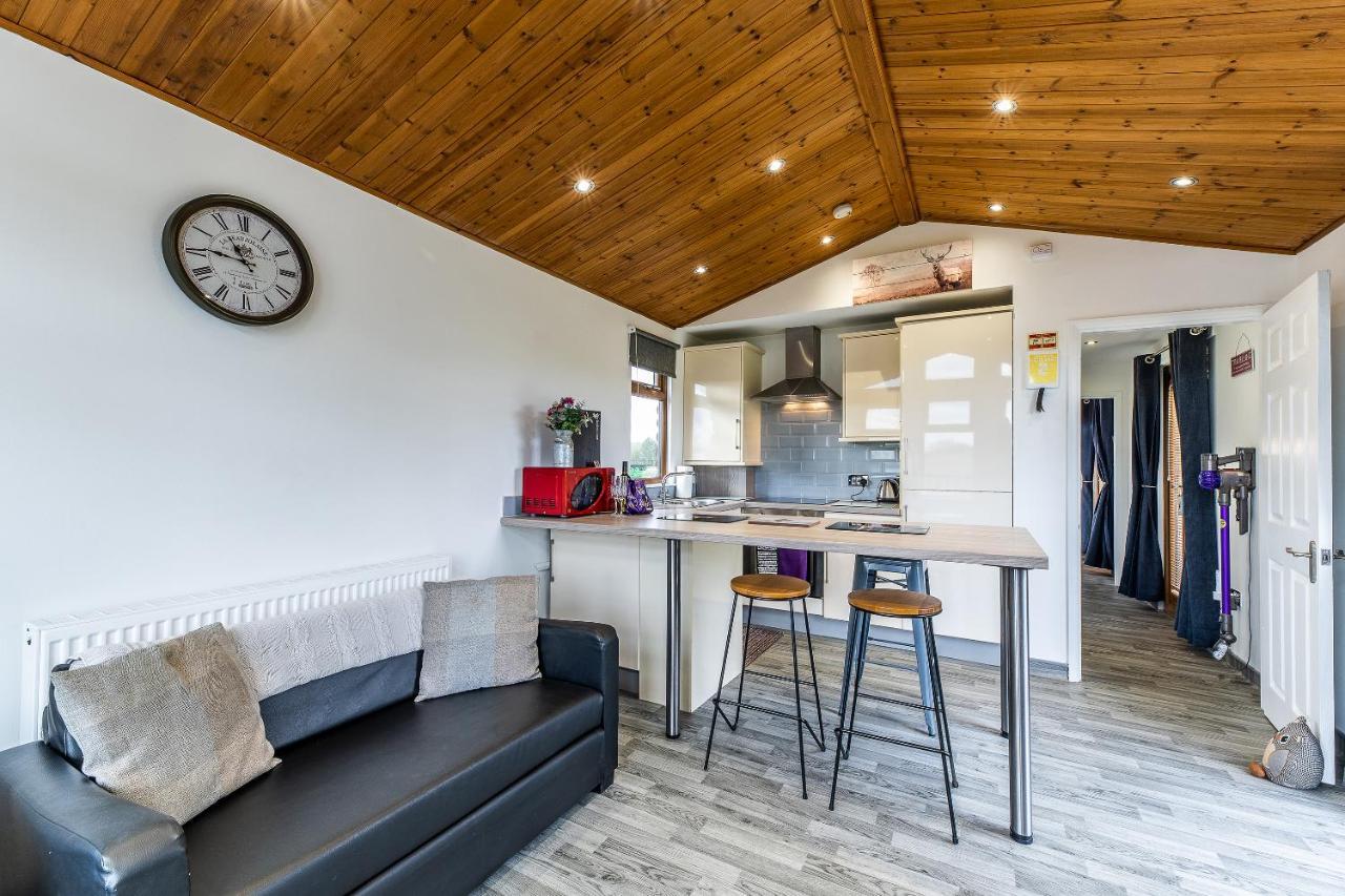 Fairview Farm Holiday Accommodation 14 Luxury Lodges, Cabins, Dog Friendly, Suitable For Couples, Families And Groups, Wedding Guests , Corporate Events, Sleeps 2-65 Guests In Ravenshead, Nottingham Near Sherwood Forest, Set In 88 Acres Dış mekan fotoğraf