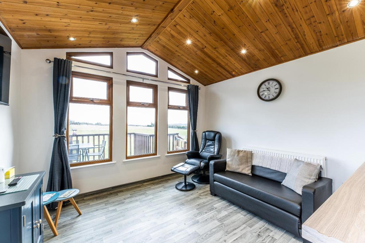 Fairview Farm Holiday Accommodation 14 Luxury Lodges, Cabins, Dog Friendly, Suitable For Couples, Families And Groups, Wedding Guests , Corporate Events, Sleeps 2-65 Guests In Ravenshead, Nottingham Near Sherwood Forest, Set In 88 Acres Dış mekan fotoğraf