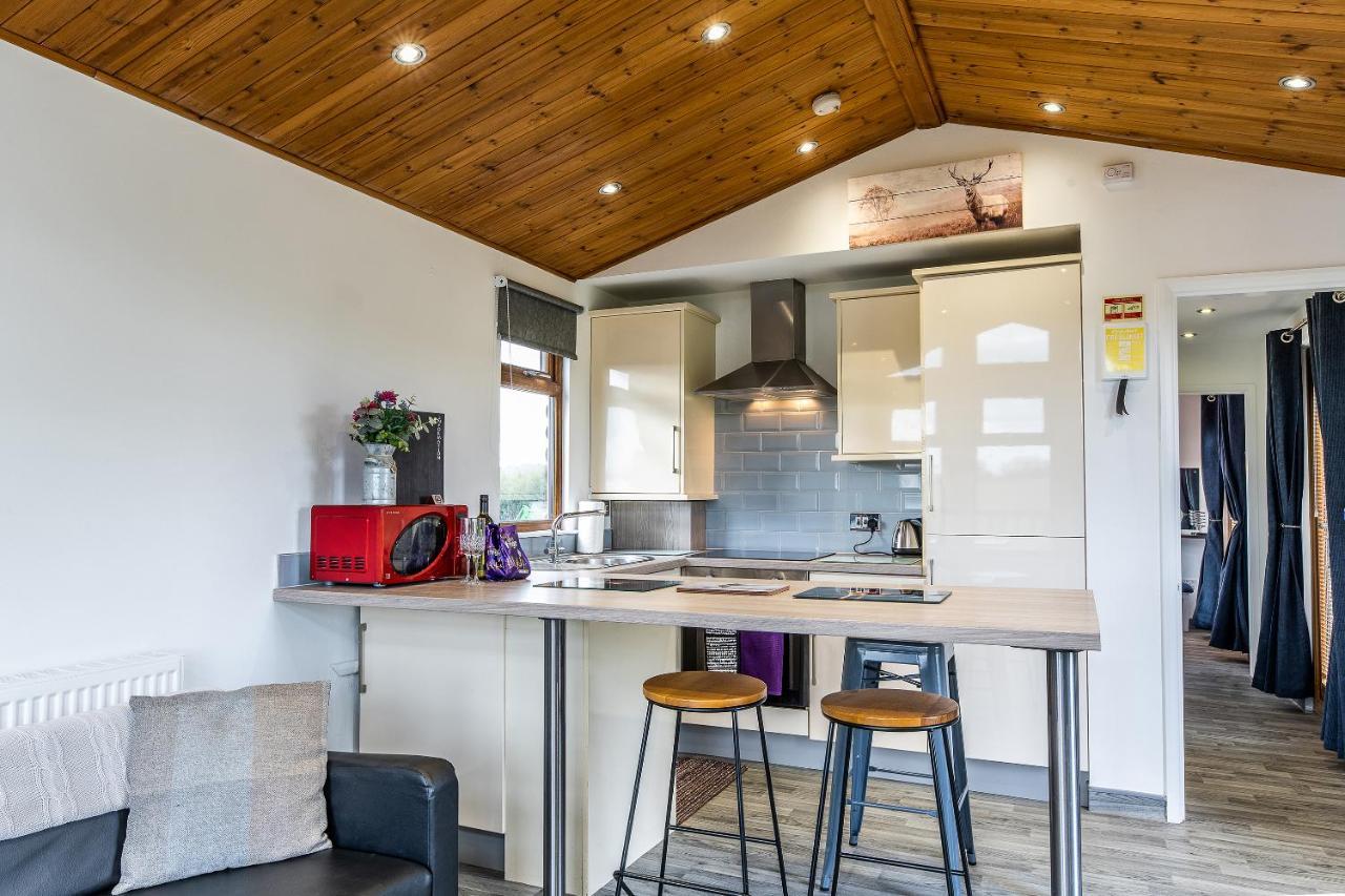 Fairview Farm Holiday Accommodation 14 Luxury Lodges, Cabins, Dog Friendly, Suitable For Couples, Families And Groups, Wedding Guests , Corporate Events, Sleeps 2-65 Guests In Ravenshead, Nottingham Near Sherwood Forest, Set In 88 Acres Dış mekan fotoğraf