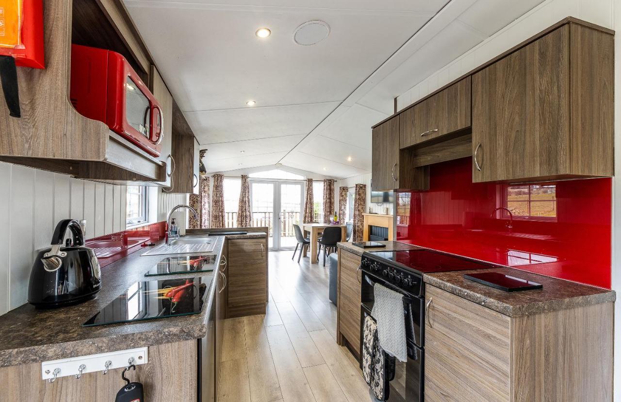 Fairview Farm Holiday Accommodation 14 Luxury Lodges, Cabins, Dog Friendly, Suitable For Couples, Families And Groups, Wedding Guests , Corporate Events, Sleeps 2-65 Guests In Ravenshead, Nottingham Near Sherwood Forest, Set In 88 Acres Dış mekan fotoğraf