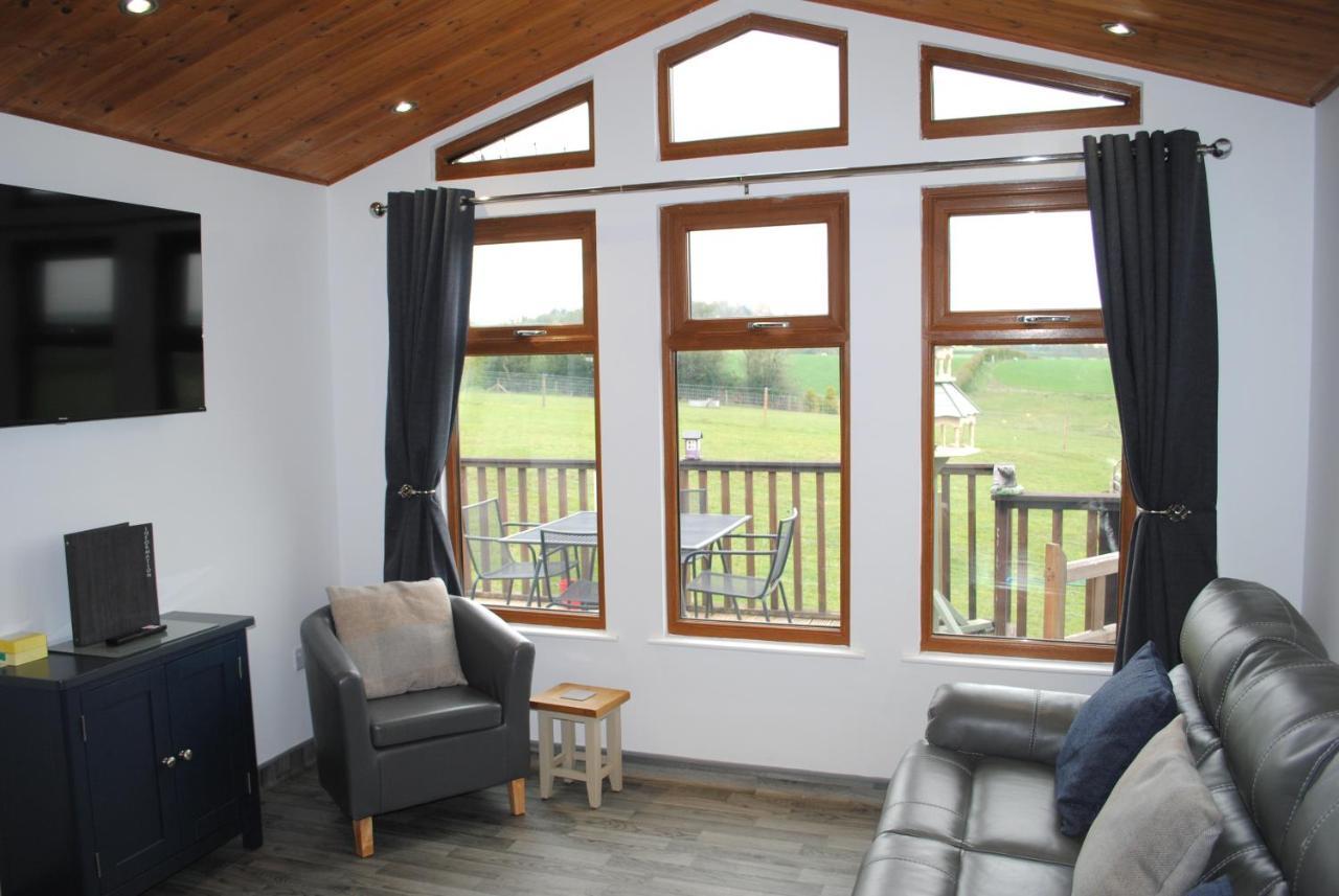 Fairview Farm Holiday Accommodation 14 Luxury Lodges, Cabins, Dog Friendly, Suitable For Couples, Families And Groups, Wedding Guests , Corporate Events, Sleeps 2-65 Guests In Ravenshead, Nottingham Near Sherwood Forest, Set In 88 Acres Dış mekan fotoğraf