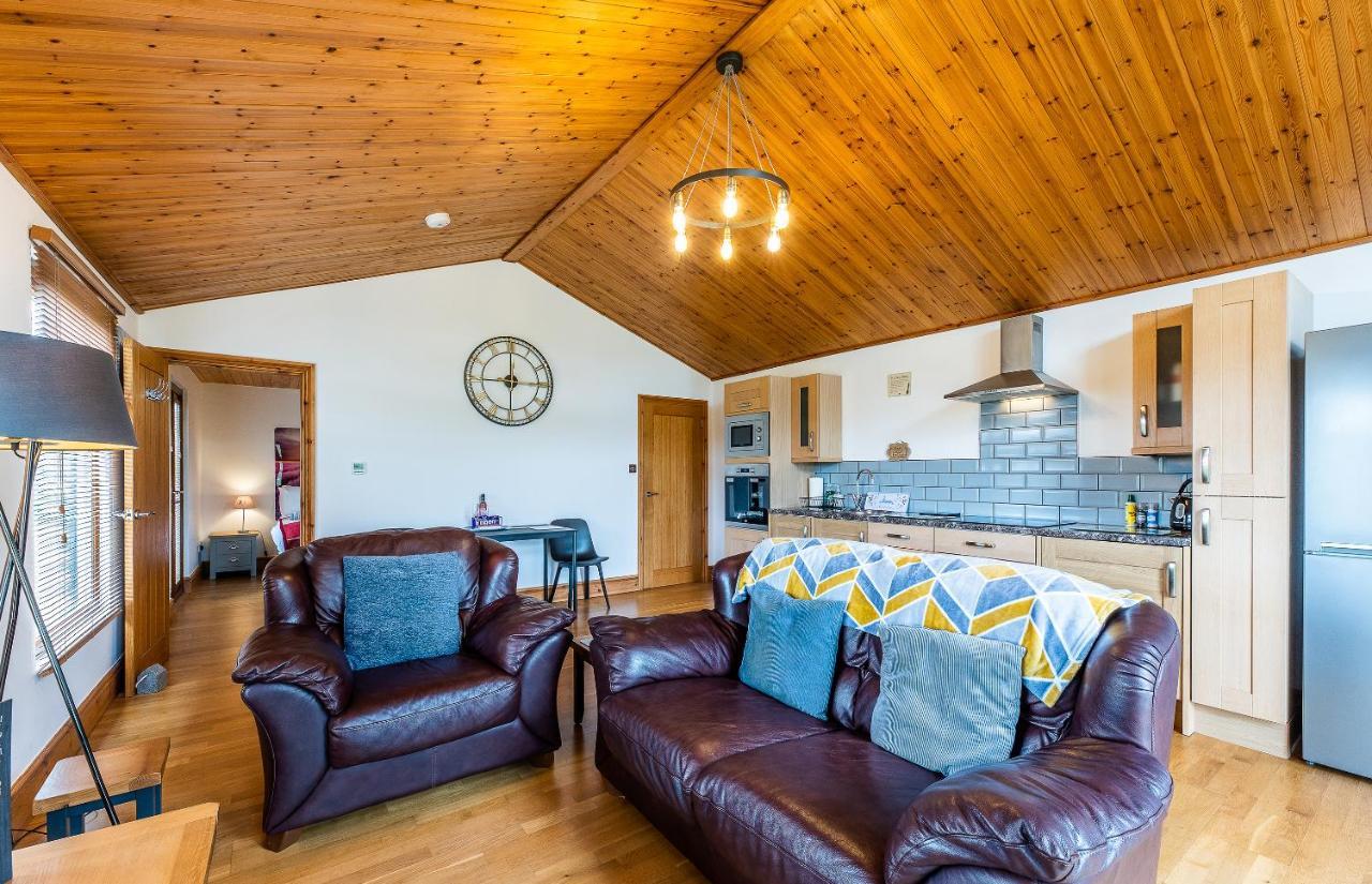 Fairview Farm Holiday Accommodation 14 Luxury Lodges, Cabins, Dog Friendly, Suitable For Couples, Families And Groups, Wedding Guests , Corporate Events, Sleeps 2-65 Guests In Ravenshead, Nottingham Near Sherwood Forest, Set In 88 Acres Dış mekan fotoğraf