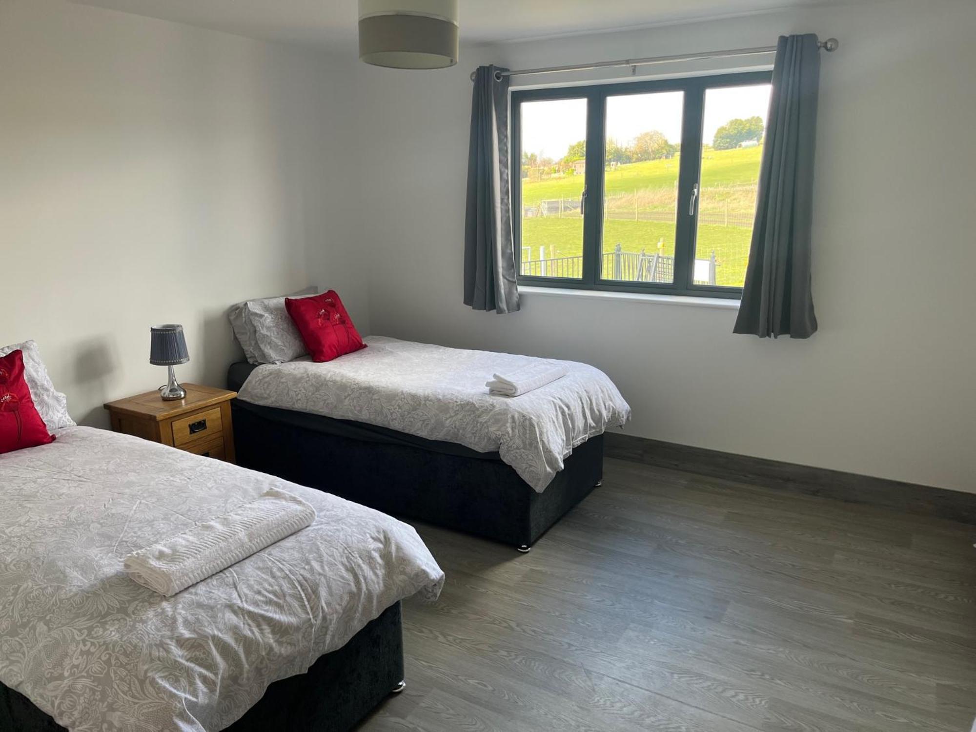 Fairview Farm Holiday Accommodation 14 Luxury Lodges, Cabins, Dog Friendly, Suitable For Couples, Families And Groups, Wedding Guests , Corporate Events, Sleeps 2-65 Guests In Ravenshead, Nottingham Near Sherwood Forest, Set In 88 Acres Dış mekan fotoğraf