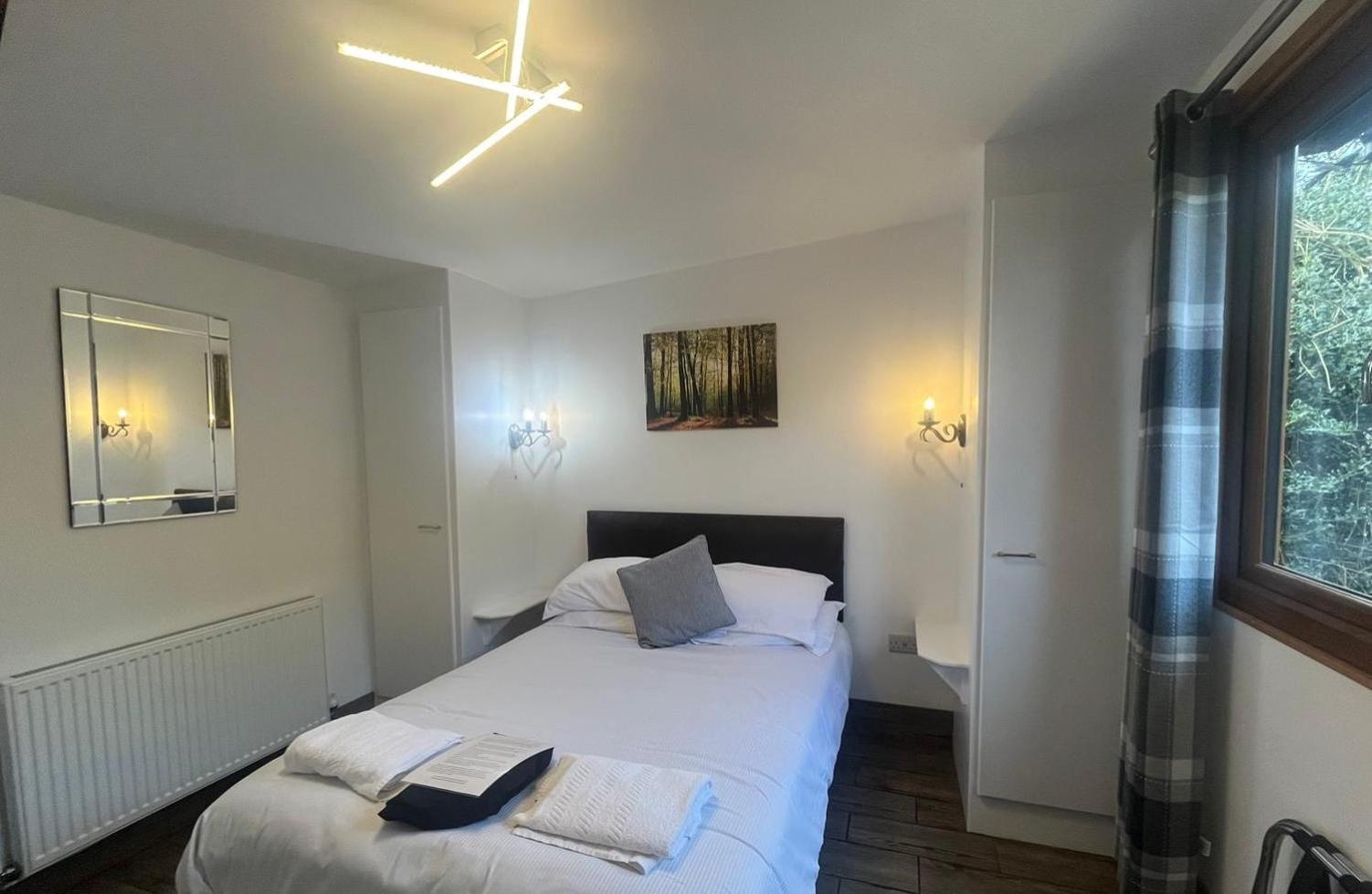 Fairview Farm Holiday Accommodation 14 Luxury Lodges, Cabins, Dog Friendly, Suitable For Couples, Families And Groups, Wedding Guests , Corporate Events, Sleeps 2-65 Guests In Ravenshead, Nottingham Near Sherwood Forest, Set In 88 Acres Dış mekan fotoğraf
